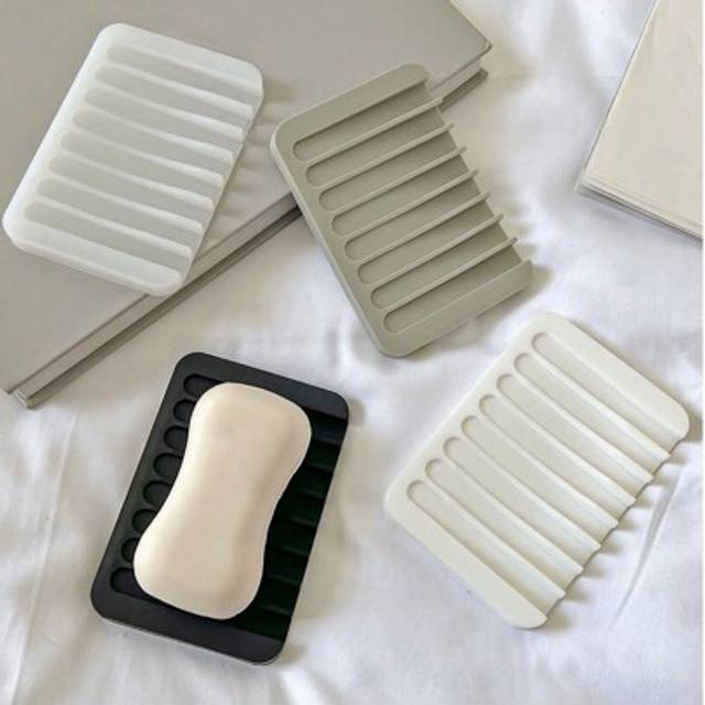 SHEIN 1pc Silicone Soap Holder, Creative Soap Case, Soap Dish Soap Tray Draining Soap Home Bathroom Decor Fall Decor Back To School