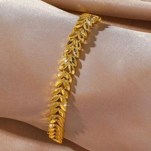 SHEIN 1pc Dubai Elegant Fashion Versatile Gold-Plated Leaf Design Bracelet, Suitable For Women&#39;s Daily Wear