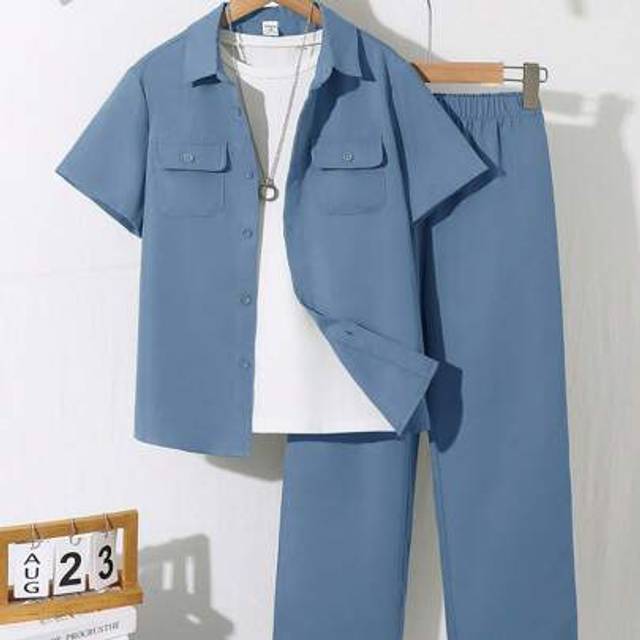 SHEIN 2pcs Tween Boy Casual Solid Color Patch Pocket Short Sleeve Shirt And Elastic Waist Pants Set, Suitable For Outdoor Play, School, Street Style, Party,