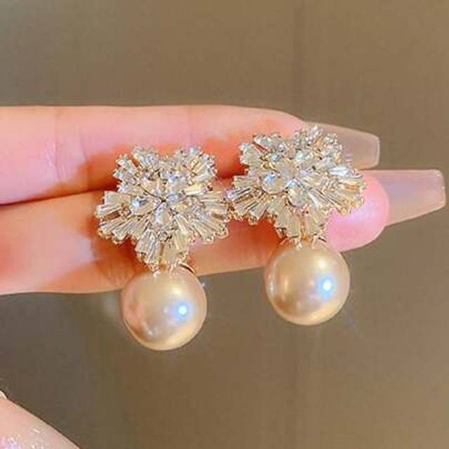 SHEIN 1 Pair Rhinestone Snowflake & Faux Pearl Earrings, Luxury Oversized Bridal French Style Earrings For Women, Versatile For Autumn/Winter