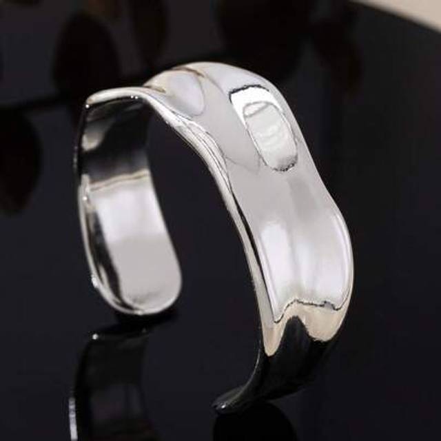 SHEIN 1pc Fashionable Jewelry Gold Asymmetrical Geometric Open Cuff Bracelet, Suitable For Holiday, Beach, Party, Daily Wear