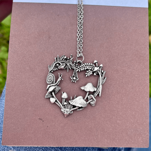 SHEIN Vintage Bohemian Heart, Mushroom, Snail Shaped Pendant Necklace For Women, Creative Floral Jewelry For Daily Wear, Party, Memorial