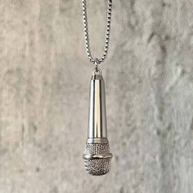 SHEIN 1pc Simple Fashion Creative Microphone Pendant Necklace, Suitable For Men In Any Occasion