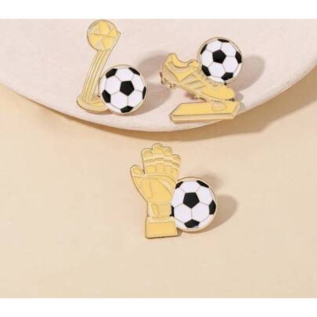 SHEIN 1pc Cartoon Creative Sports Football Brooch, Fashion Personalized Alloy Badge, Bag Accessories, Kids Gift, Sisters Gift, Enamel Pin, Safety Pin, Carto