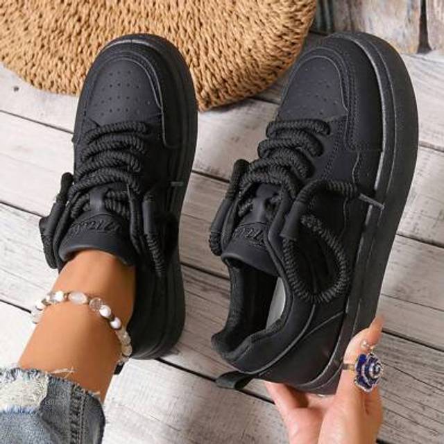 SHEIN Women&#39;s Fashion Versatile Contrast Color Splicing Breathable Comfortable Lace-Up Round Toe Casual Sneakers, White Shoes