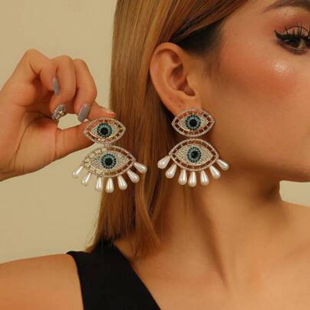 SHEIN 1 Pair Fashion Dramatic Rhinestone & Faux Pearl Devil&#39;s Eye Women Earrings, Suitable For All Seasons, Parties, And Work Wear