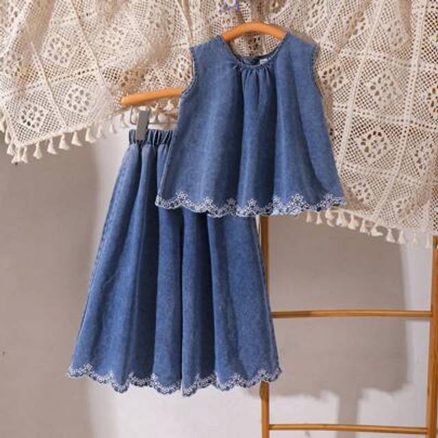 SHEIN Young Girl Denim Sleeveless Top & Wide Leg Pants 2pc Set, Embroidered Lace Trim, Comfortable & Fashionable Summer Outfit