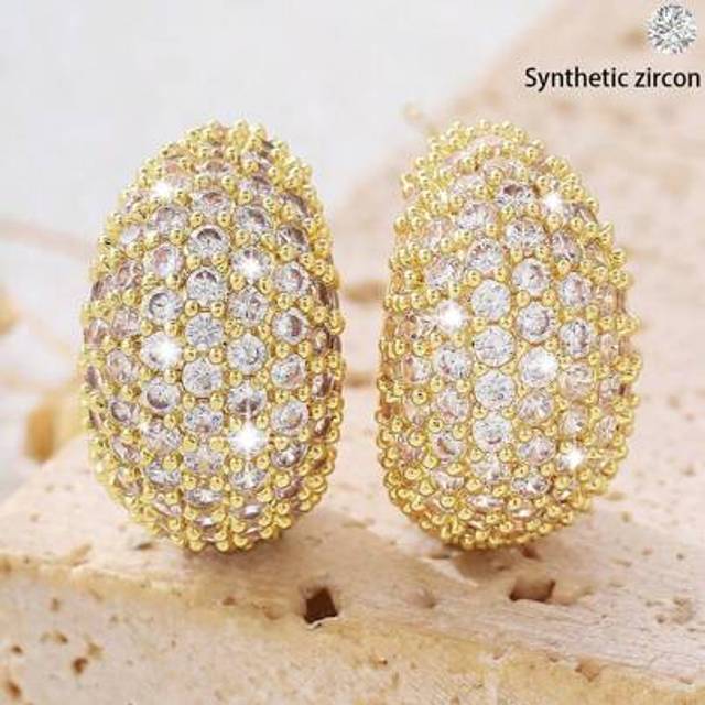 SHEIN 1 Pair Glamorous Luxury Gold Waterdrop Design Earrings, Accented With Sparkling Cubic Zirconias, Suitable For Daily, Commuting, And Perfect Birthday G