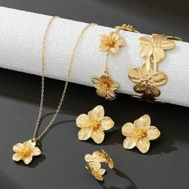 SHEIN 6pcs Vintage Gold Plated Carved 5-Petal Flower Pendant Necklace Bracelet Ring Earrings Jewelry Set For Women [Random Tassel