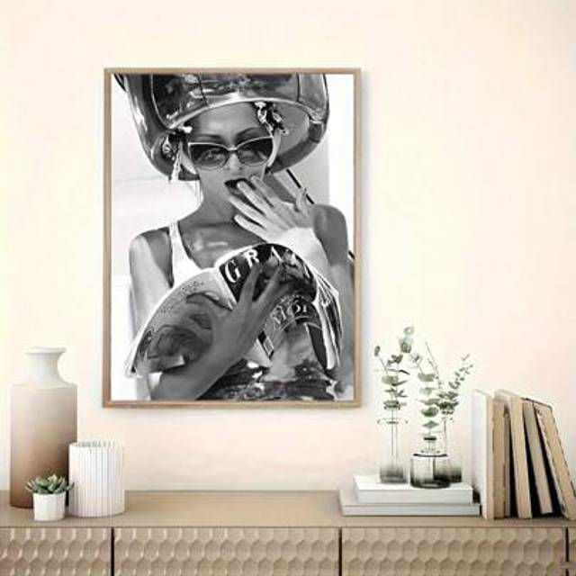 SHEIN 1pc Chic Black And White Frame Canvas Art Print-Contemporary Women Reading In Hair Salon Scene-Living Room, Bedroom, Bar, Home Office, Multi-Functiona