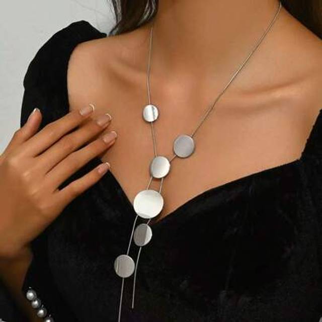 SHEIN 1 Pc Women Fashion Hollow Geometric Round Disc Pendant Long Chain Necklace
