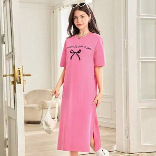 SHEIN Teen Girl Rose Red Basic Casual Knitted English Slogan Bowknot Printed Long Loose Hem Slit Dress, Suitable For Spring And Summer, Autumn And Winter In