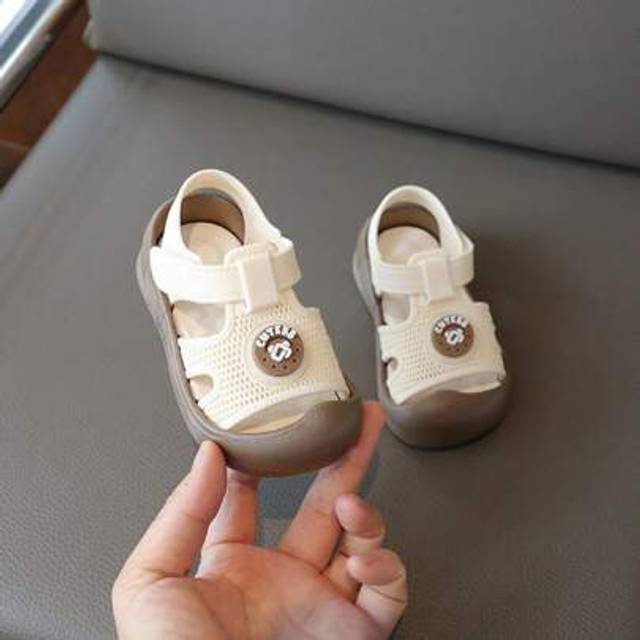 SHEIN 1 Pair Cute Cartoon Toddler Anti-Skid Soft-Sole Sandals, Closed Toe Breathable Beach Shoes For Babies & Kids, Suitable For Summer