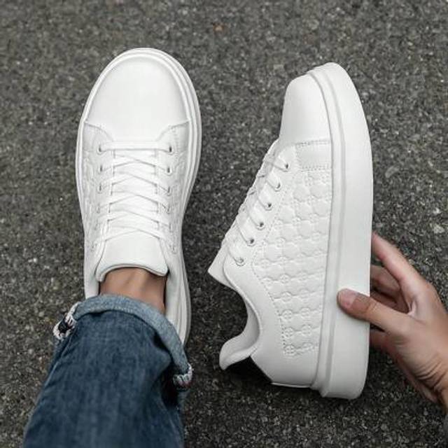 SHEIN Men&#39;s New Simple White Embossed Splicing Low-Top Comfortable Flat Bottom Casual Sneakers, Fashionable High-Platform, Suitable For All Seasons, Outdoor