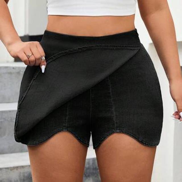 SHEIN Plus Size Women&#39;s Retro Casual Versatile Denim Skort