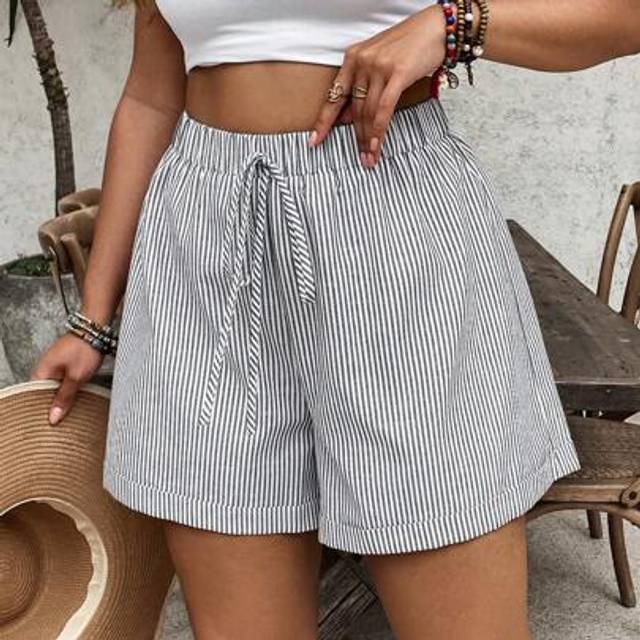 SHEIN Women&#39;s Plus Size Casual Woven Fabric Shorts: Black And White Vertical Striped Pattern, Drawstring Waist, Short Length For Summer