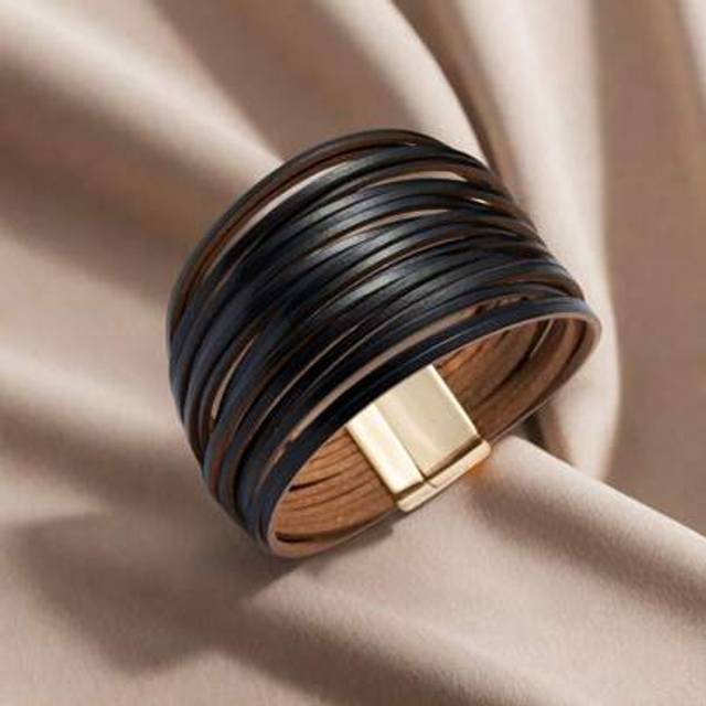 SHEIN 1pc Black Multi-Layer Handmade Leather Magnetic Bracelet For Women, Suitable For Daily Wear And Events, Makes A Great Gift For Friends