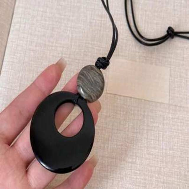 SHEIN 1pc Vintage Black Leather Cord Long Asymmetrical Circle Pendant Necklace, Suitable For Women Daily Wear