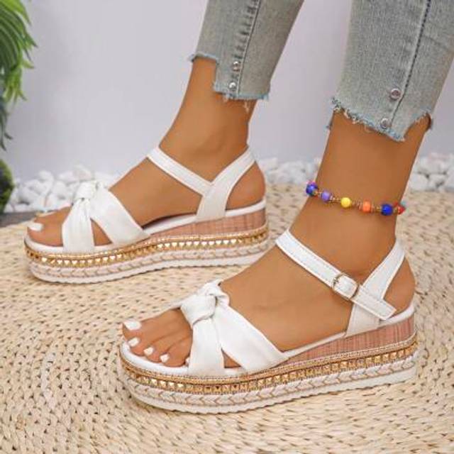 SHEIN Plus Size Women&#39;s Studded Ankle Strap Strap Platform Chunky Heeled Sandals, White High Heel Wedge Summer Sandals Suitable For Elegant Vacation