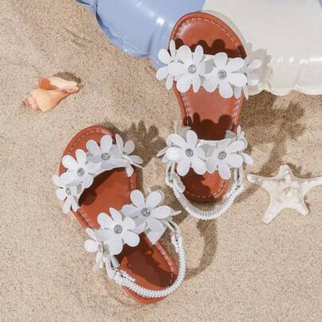 SHEIN 1 Pair Girls Summer Casual Sandals, Rhinestone Flower Decor Soft Bottom Flat Beach Princess Shoes, Suitable For Various Occasions, Elastic & Comfortab