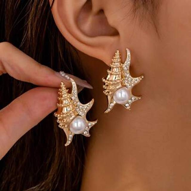 SHEIN 1 Pair Shell Earrings Summer Beach Style Sea Snail Conch Earring Vocation Style Faux Pearl Boho Jewelry For Women