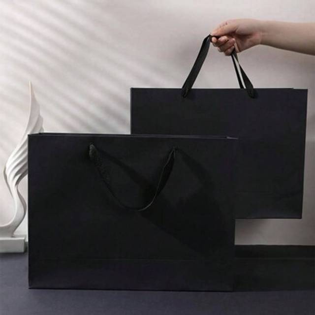 SHEIN 1pc Plain Gift Bag, Black Paper Storage Bag, For Gift,Christmas Back To School