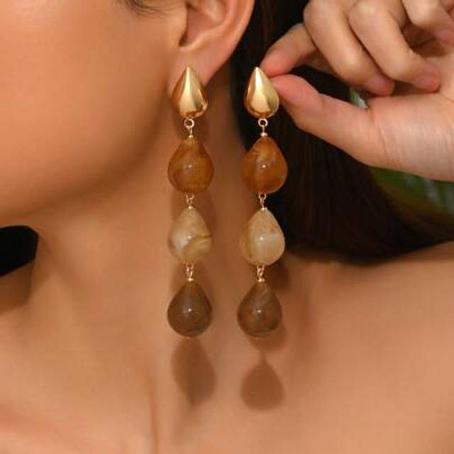 SHEIN 2pcs Elegant Exaggerated Sexy Bohemian Wavy Faux Jade Resin Asymmetrical Pendant Gold Shell Ear Studs Women Jewelry Earrings, Suitable For Sexy Party,