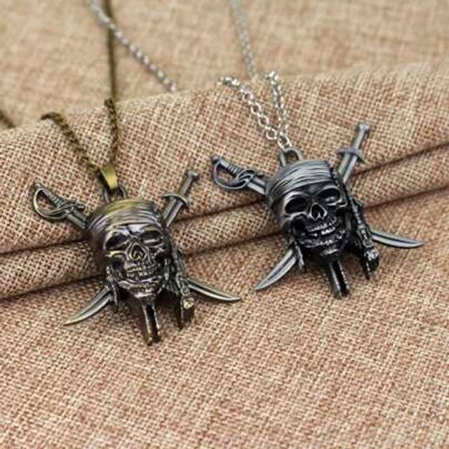 SHEIN 1pc Caribbean Pirate Necklace, Retro Punk Skull Pendant Sweater Chain Accessories, Suitable For Men&#39;s Everyday And Festival Wear