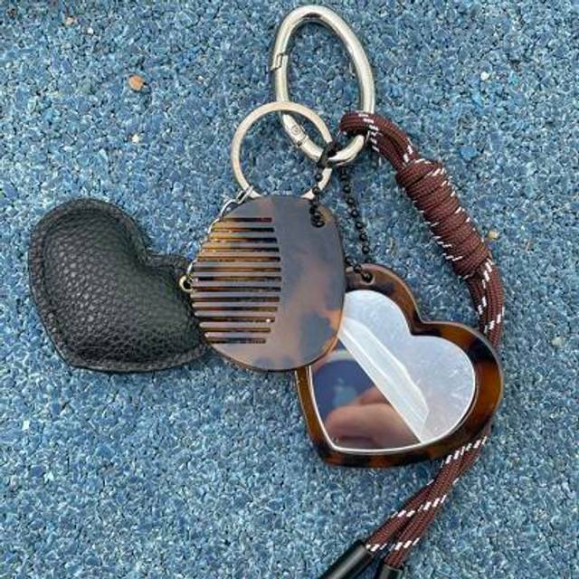 SHEIN 1pc Creative Key Chain With Flower Shaped Mirror Fashion Bag Pendant Sweet Cool Fashion Pendant Holiday Birthday Gift Valentines