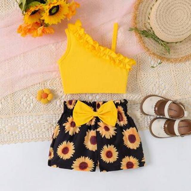 SHEIN Young Girls Ruffle Trim Camisole Top + Sunflower All-Over Print Bowknot Shorts 2-Piece Set
