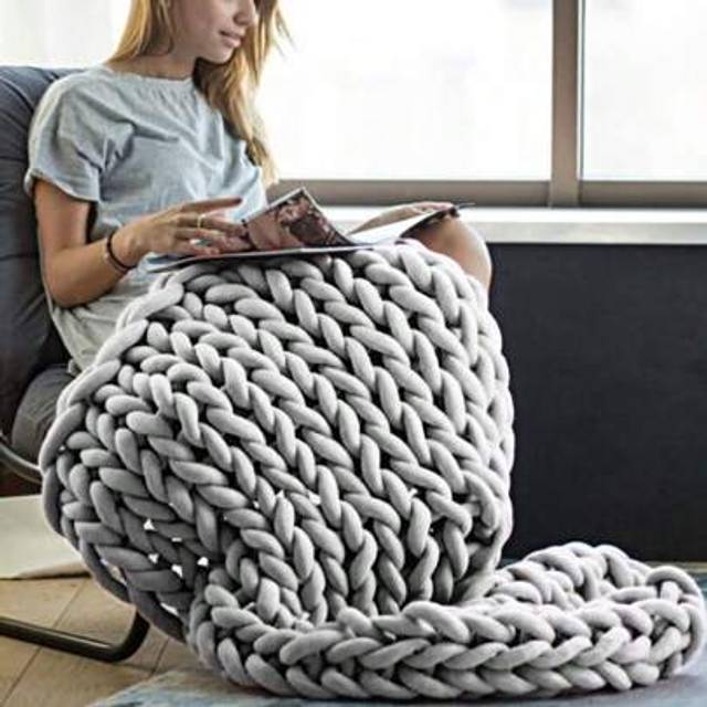 SHEIN Hand-Knitted Chunky Yarn 25m Super Chunky Yarn Arm Knitting Yarn DIY Hand Roving Yarn Washable Cotton Polyester Chunky Yarn For Handmade Blankets Scar