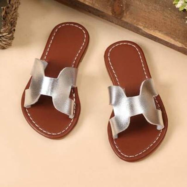 SHEIN 1 Pair Silver Plus Size Toddler Girls&#39; Fashion Jelly Sandals, Shiny Mirror Striped PU Strap Round Toe Open Toe Flat Non-Slip Comfortable Luxury Cute R