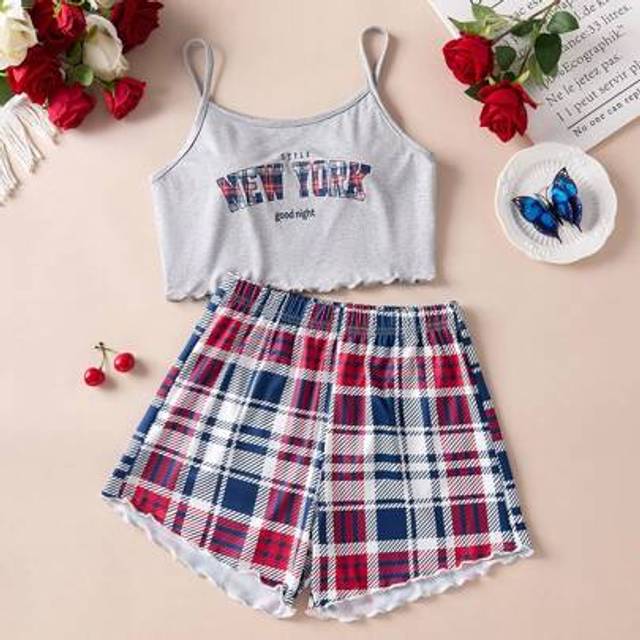 SHEIN Summer Fashion Tween Girl New York Letter Pajamas 2 Pieces Set, Gray Camisole Top And Red, White, And Blue Checkered Shorts, Comfortable And Casual, S