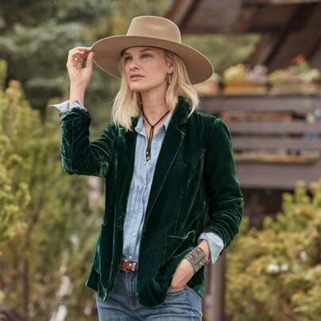 SHEIN Women Vintage Velvet Blazer Button-Up Lapel Neck Long Sleeve Big Pockets Spring Jacket