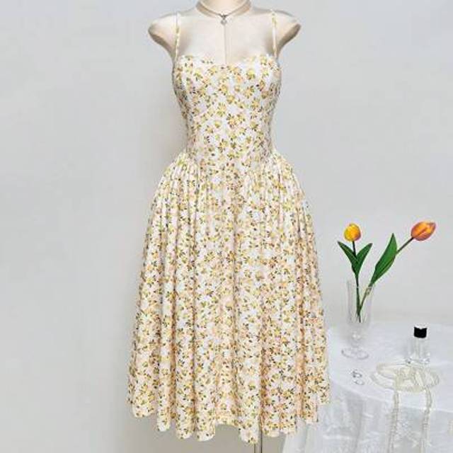 SHEIN Plus Size Spring And Summer Yellow Vacation Casual Ditsy Floral Spaghetti Strap Flowy Sundress Dress