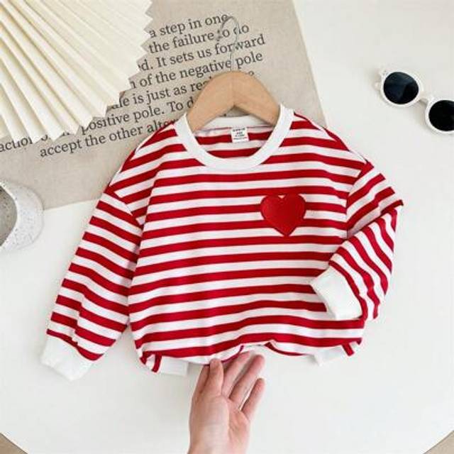 SHEIN Baby Boy/Girl Oversized French Striped & Heart Patch Pullover Sweatshirt, Casual And Daily Wear, Suitable For Autumn And Winter
