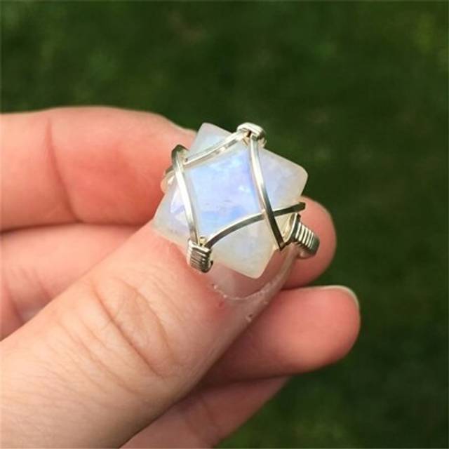 SHEIN Radiant White Moonstone Opal Ring For Women - Ethereal Vintage Jewelry Gift Creative Criss Cross Ring For Wedding, Engagement, Birthday, Valentine&#39;s D