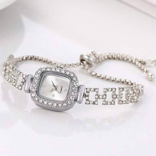 SHEIN 1pc Women&#39;s Gold Square Case Rhinestone Inlaid Dial Rectangular Adjustable Chain Quartz Watch, Hip-Hop Style