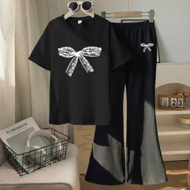 SHEIN Teen Girls Lace Bow Printed Round Neck Short Sleeve T-Shirt And Knit Skinny Flare Pants Black 2 Pieces Sets