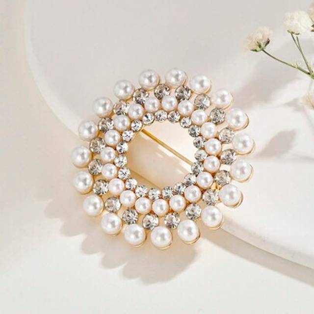 SHEIN 1pc Fashionable European Style Alloy Material Round Rhinestone & Faux Pearl Decor Women Brooch Dress Accessories Pin For Clothes Bag Charm School
