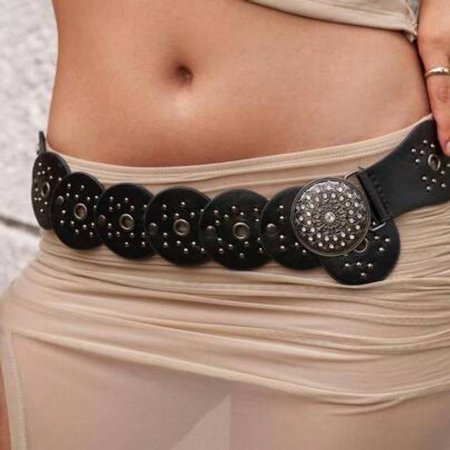 SHEIN 1pc Women&#39;s Black Vintage Western Boho Heavy Metal Round Disc Rivet Buckle Waist Cinched Waist Fashion Outfit Accessory Suitable For Daily Wear Hallow