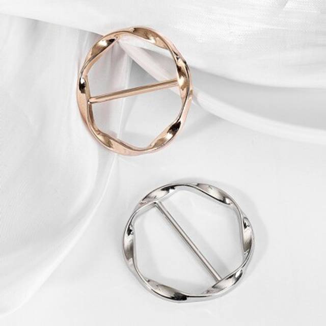 SHEIN Street 2pcs Women Twist Detail Round Buckle Fashion Style Belt Summer, School