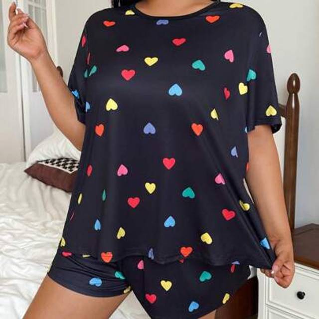 SHEIN Colorful Heart Print Crew Neck Short Sleeve& Shorts Plus Size Pajamas Set