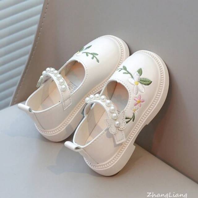 SHEIN New Girls Leather Embroidered Flats With Pearl Detail, Princess Casual Everyday Versatile Shoes