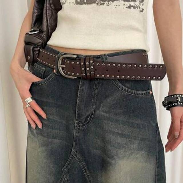 SHEIN 1pc Women&#39;s Coffee-Colored PU Leather Punk Style Double Row Rivet Decor Belt, Versatile Accessory