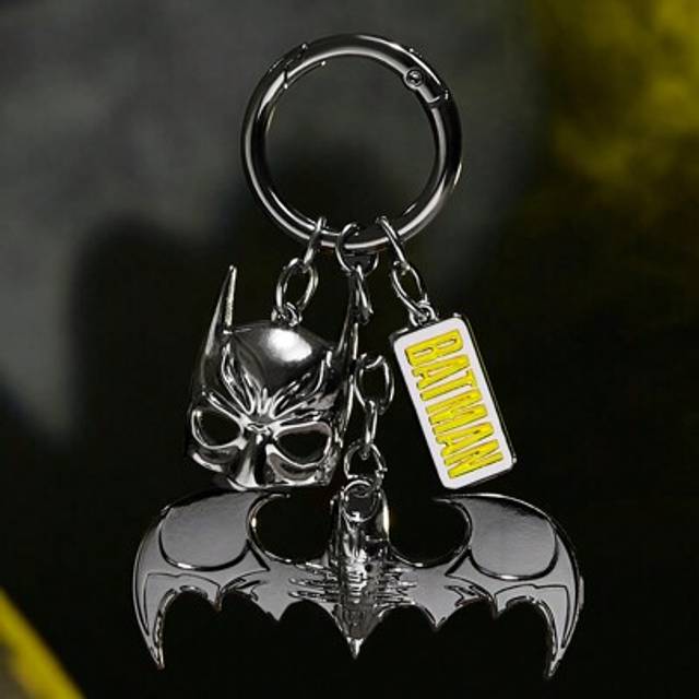 SHEIN Hero Mask & Bat Character Chain Keychain And Bag Pendant