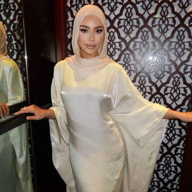 SHEIN 1pc Women Butterfly Sleeve Flowy Pearl Shiny Satin Long Robe Dress, Cinched Waist Design Flatters Curves, Elegant Solid Color Maxi Abaya Suitable For