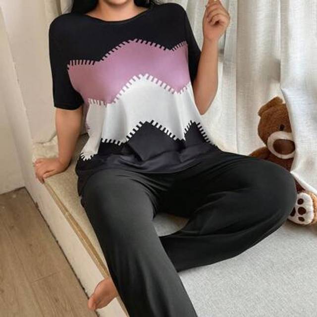 SHEIN 2pcs Plus Size Sleepwear Set - Wavy Pattern Short Sleeve Top And Solid Color Pants
