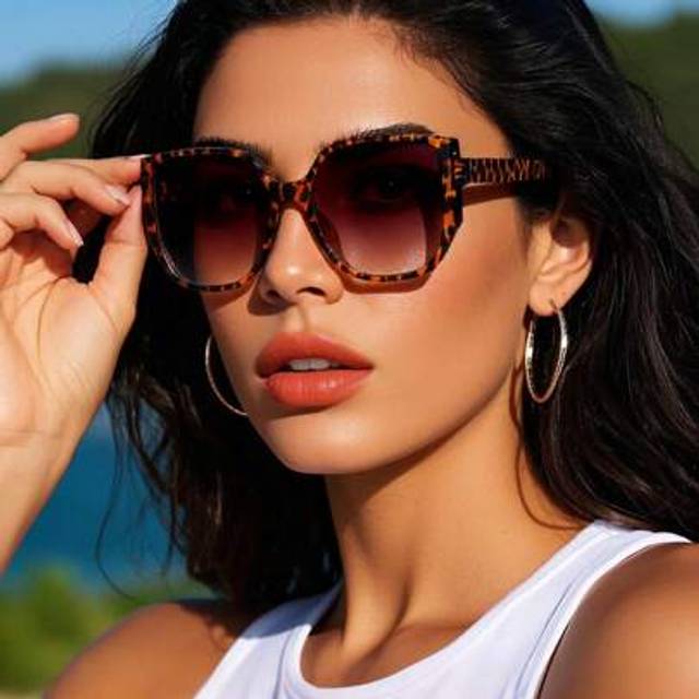 SHEIN Vintage Square Large Frame Plastic Sunglasses, Classic Fashion Design For Men & Women, Outdoor Travel Beach Vacation Driving UV Protection Shades
