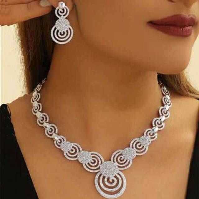SHEIN 3pcs Set Gold-Color Hollow Crystal Jewelry Set: Necklace, Earrings, Wedding/Party Accessories